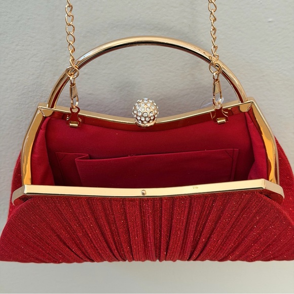 D’margeaux New York, Elegant Red Evening Clutch with Gold Chain - Picture 13 of 16